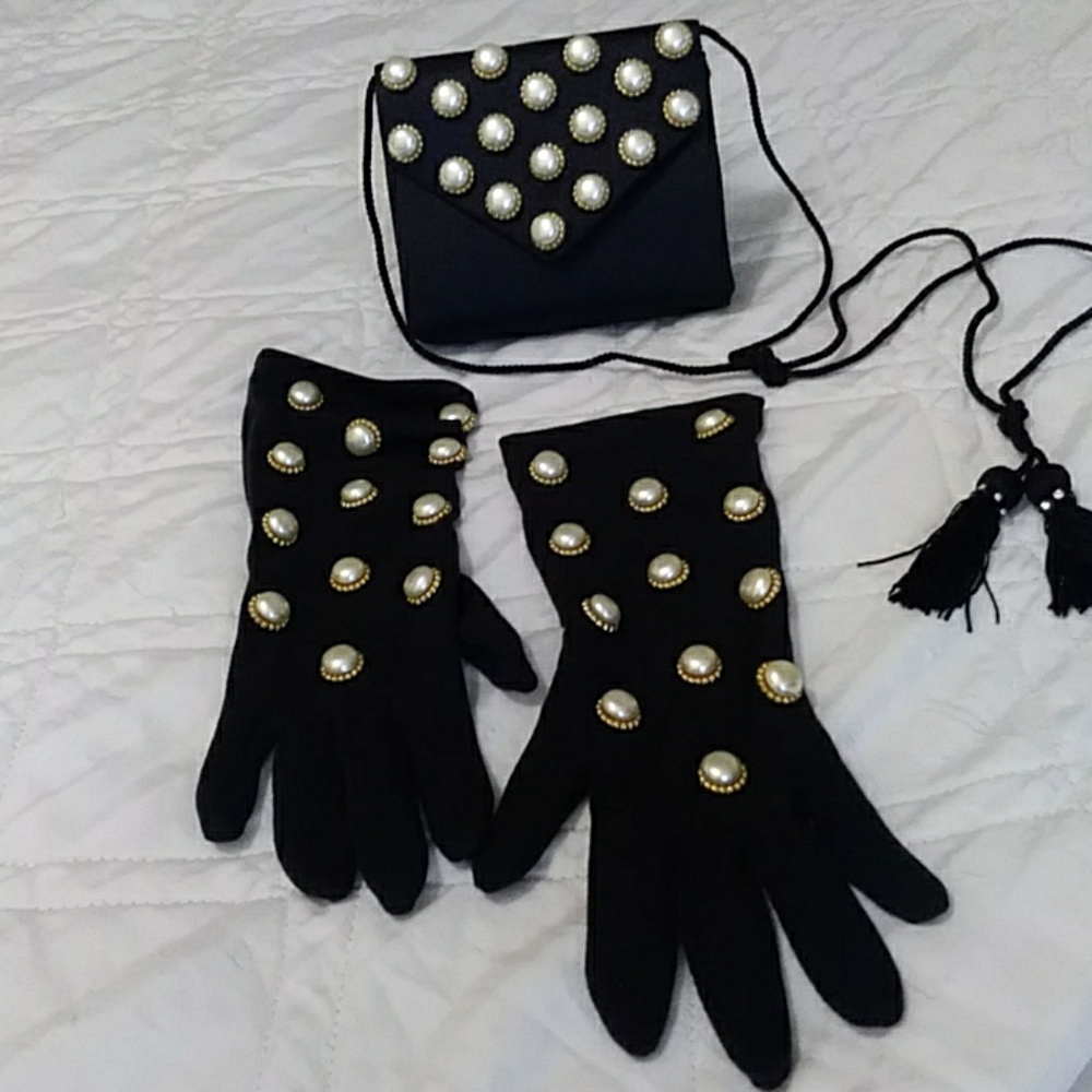 Black silk clutch purse 👛 and gloves